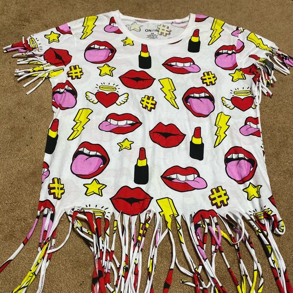 Lipstick Fringe Tee